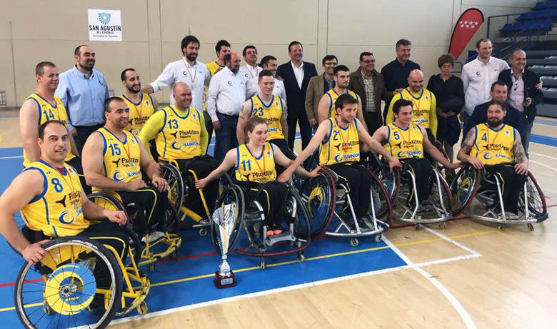 El Ilunion con la copa de campeón